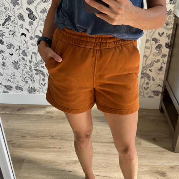 Lululemon Loungeful High-Rise Short 4” - size 4 - Picture 2 of 6